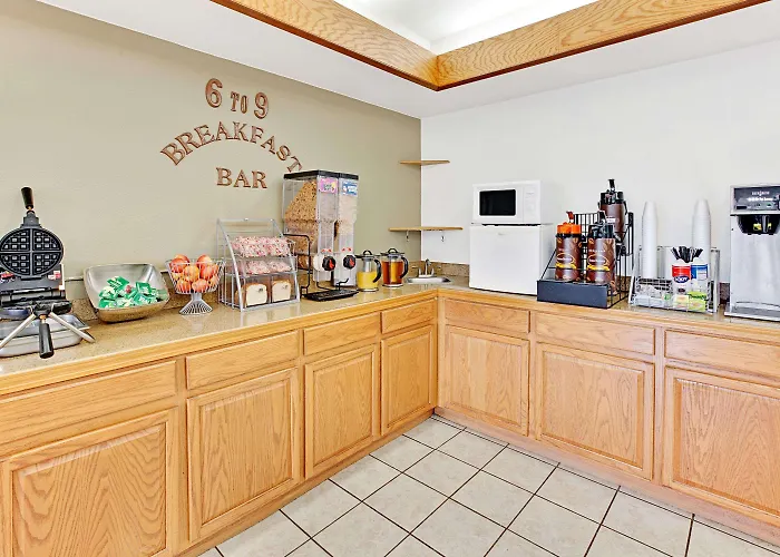 Super 8 By Wyndham Il Отель *