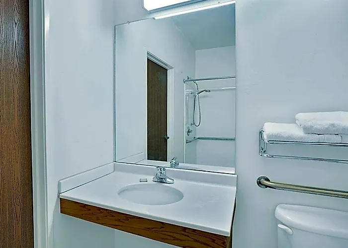 Super 8 By Wyndham Il Отель *