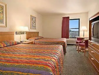 Super 8 By Wyndham Il Отель Хэмпшир